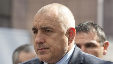 Бортида болгариялик бош вазир бўлган самолёт Варнада фавқулодда қўнишга мажбур бўлди