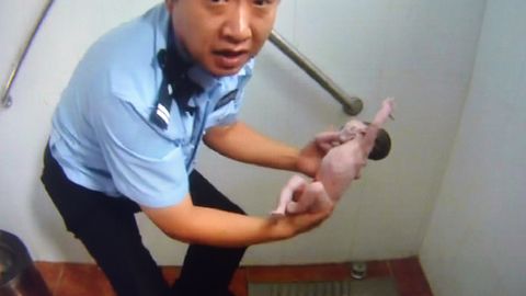 Xitoyda jamoat hojatxonasidan yangi tug‘ilgan qizcha topildi