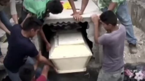 Gondurasda homilador qiz dafn etilganidan bir kun o‘tib o‘ziga keldi