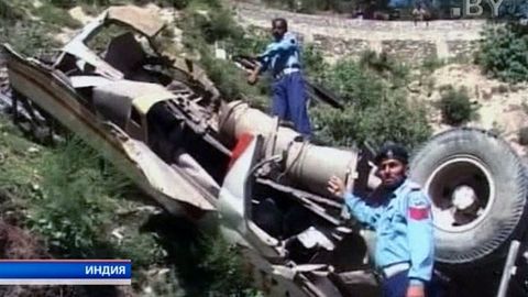 Hindiston shimolida avtobusning yuk mashinasi bilan to‘qnashuvidan 4 kishi halok bo‘ldi