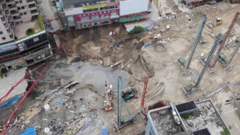 Xitoyda metro stansiyasi yer ostiga qulab tushdi