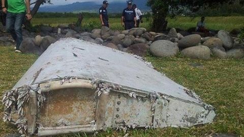 Reyunyon orolida samolyotning yangi bo‘laklari topildi