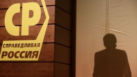 Rossiya Markaziy saylov komissiyasi Medvedev karikaturasidan foydalangan gazetani tarqatilishiga ruxsat berdi