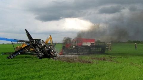 Rossiyada yengil motorli samolyot qulab tushdi, uchuvchi halok bo‘ldi