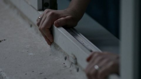 Олма-оталик аёл икки нафар боласи билан ўзини 5-қаватдан ташлади