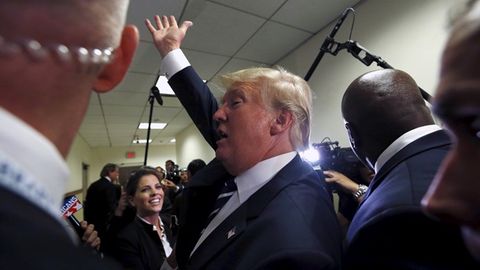 Donald Tramp amerikaliklarga qurol sotish ustidan nazoratni kuchaytirishga qarshi chiqdi 