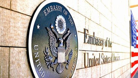 AQShning O‘zbekistondagi elchixonasiga noma’lum kimsa yonuvchi qurilmalar tashladi