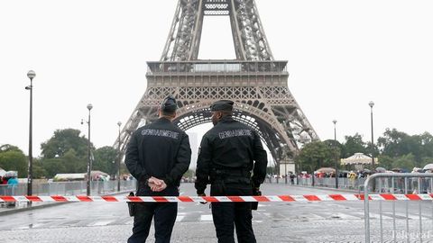 Eyfel minorasi terrorchilik xavfi tufayli 5 soatga yopib qo‘yildi