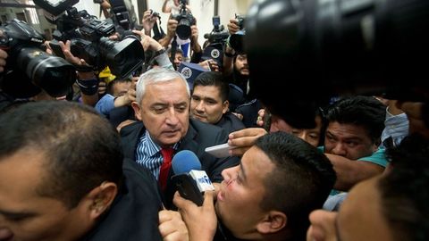 Суд Гватемала собиқ президентини қамаб қўйди