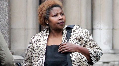 Obamaning amakivachchasi mazax qilgani uchun hamkasblarini sudga berdi