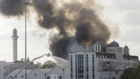 Londonda masjidga o‘t qo‘yishda gumon qilinayotgan ikki o‘smir qo‘lga olindi