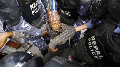 Nepaldagi tartibsizliklar oqibatida besh namoyishchi va bir politsiyachi halok bo‘ldi