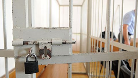 Qozog‘istonda ikki bolaning o‘limiga sabab bo‘lgan tabib ayol ikki yilga qamaldi