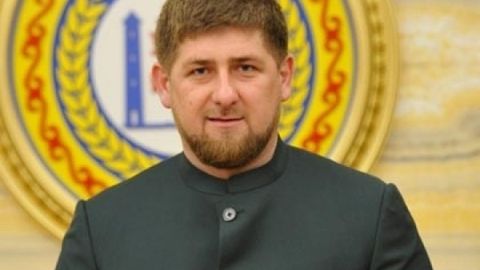 Қодиров Москва жомеъ масжидига Муҳаммад пайғамбарнинг сочини эҳсон қилади