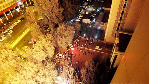 Toshkentdagi Biznes markazda ro‘y bergan yong‘in guvohi hayotini saqlab qolgan qutqaruv operatsiyasi haqida gapirib berdi