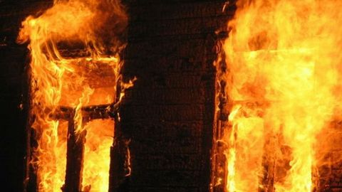 Yoqutistonlik erkak sobiq xotini bilan mol-mulkni bo‘lishmaslik uchun o‘zi va uyiga o‘t qo‘ydi