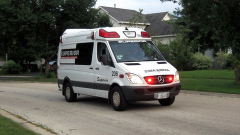 AQShlik shifokorlar kuniga 12 ming marta aksirayotgan qizchani davolay olmayapti