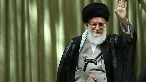 Oyatulloh Xomanaiy Eronning xalqaro “oltilik” bilan yadroviy dastur bo‘yicha imzolagan kelishuvini ma’qulladi