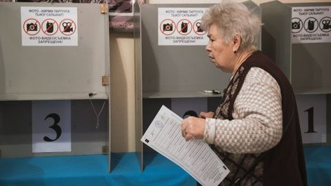 Қирғизистон парламентидаги аксарият ўринларни президент тарафдорлари партияси қўлга киритди