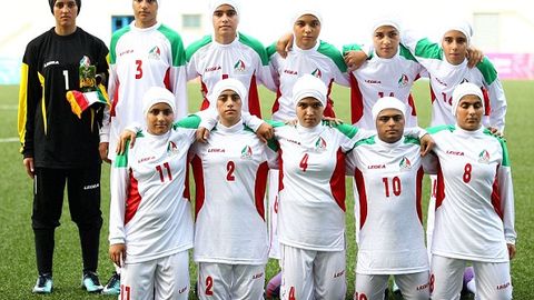 Эрон аёллар миллий термасидаги 8 футболчи эркак бўлиб чиқди