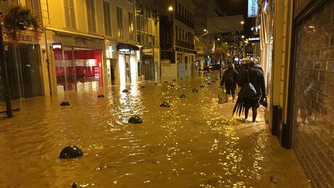 Fransiyadagi suv toshqinlari qurbonlari soni 12 kishiga yetdi