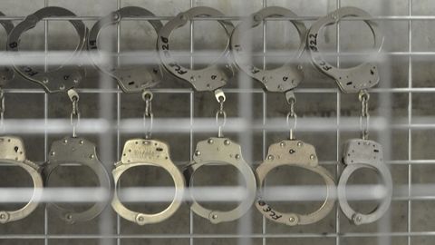 Farzandini ochlikdan o‘ldirgan amerikalik ayol 25 yilga ozodlikdan mahrum etildi