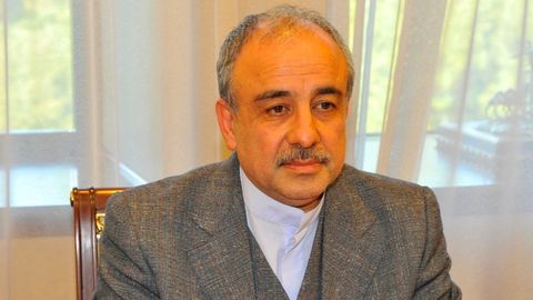 Eronning O‘zbekistondagi yangi tayinlangan elchisi Abdulaziz Kamilovga ishonch yorliqlari nusxasini topshirdi