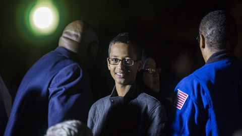 Maktabida terrorchiga chiqarilgan texaslik o‘quvchi Oq uyda Obamaning mehmoni bo‘ldi