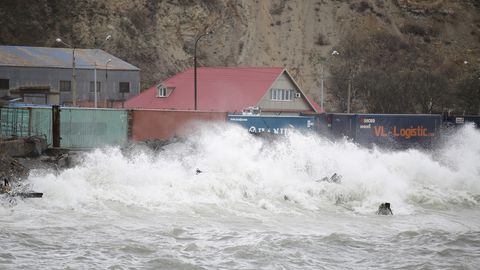 Сахалинда кучли циклон сабаб жорий этилган фавқулодда ҳолат бекор қилинди