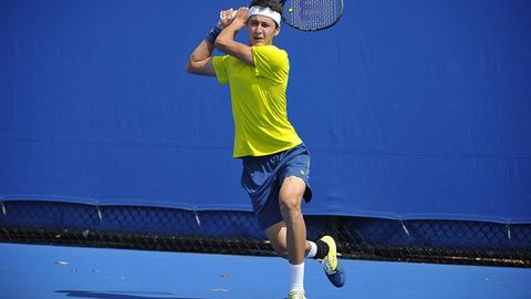 Chimkentdagi turnirda o‘zbekistonlik tennischi Jo‘rabek Karimov musobaqaning birinchisi raketkasini yengdi