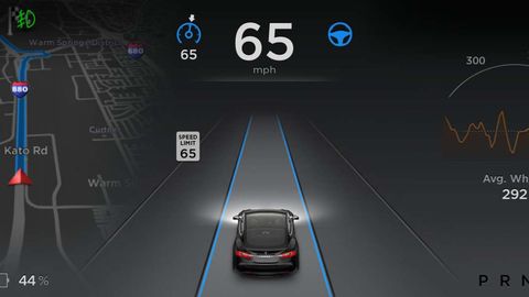 Tesla электромобилларида автопилот пайдо бўлди