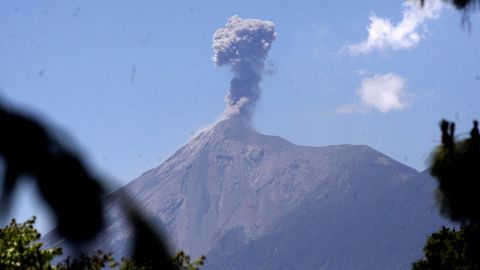 Gvatemalada Fuego vulqoni otila boshladi