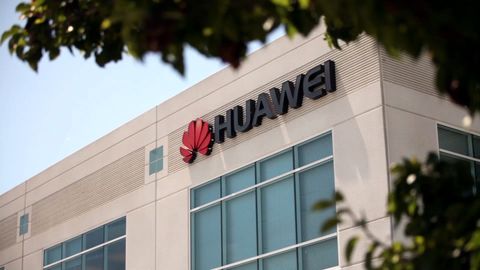 Huawei 5 daqiqada salkam 50% quvvat oladigan smartfon akkumulyatorlarini namoyish etdi (video)