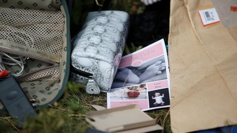 Нидерландияда Украинада қулаган «Боинг»га тегишли буюмларни сотган полициячи қўлга олинди