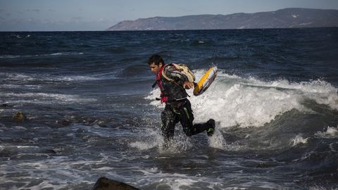 Туркия соҳиллари яқинида қочоқлар қайиғи чўкиб кетди