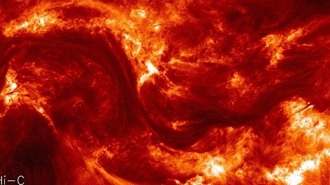 Tadqiqotchilar soniyaning kvadrilliondan bir qismi mobaynida moddani Quyosh haroratida qizdirdi