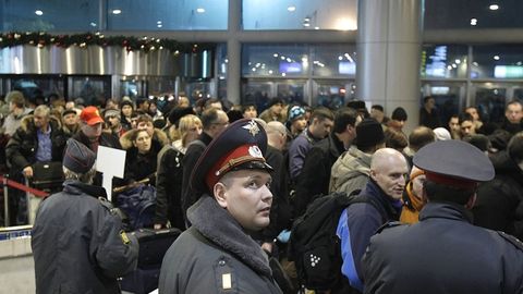 Rossiyaning Vnukovo aeroportida Misrga reyslarning bekor qilinishi munosabati bilan tiqilinch yuzaga keldi