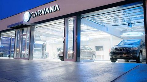 AQShda avtomobillar sotish bo‘yicha birinchi avtomat ishga tushdi (video)