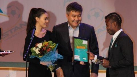 Qozog‘iston chempioni unga hadya qilingan Mercedes-Benz’dan voz kechdi