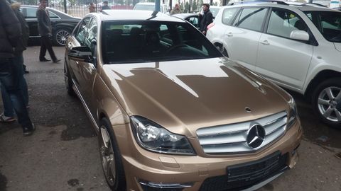 Сирғали бозорида Mercedes-Benz C300 автомобили 150 млн сўмга сотилмоқда