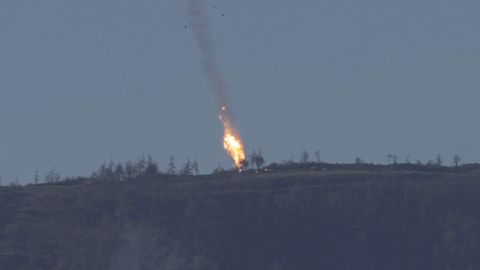 Turkiya harbiylari mamlakat havo kengliklarini buzgan samolyot urib tushirilganini tasdiqladi