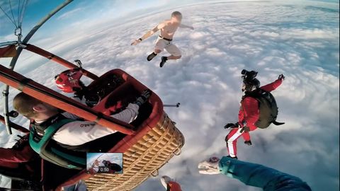 Finlyandiyalik yigit havo sharidan parashyutsiz sakradi (video)