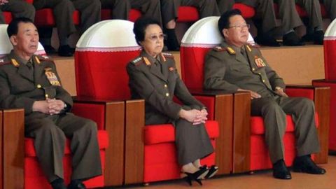 Ким Чен Иннинг аммаси ўзи эгаллаган давлат лавозимларининг кўпини тарк этди