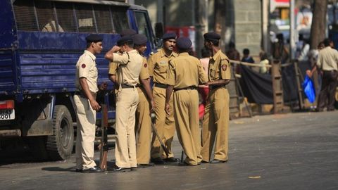 Hindiston politsiyasi 600 ming zo‘ravonga ogohlantiruvchi SMS yuboradi