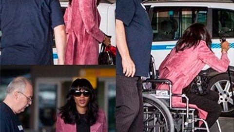 Model Naomi Kempbell nogironlar aravachasida harakatlanmoqda