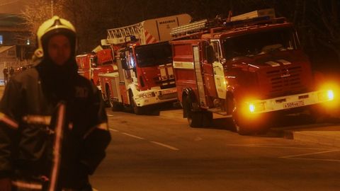 Moskvadagi avtoturagohda 9 ta qimmatbaho mashina yonib ketdi 