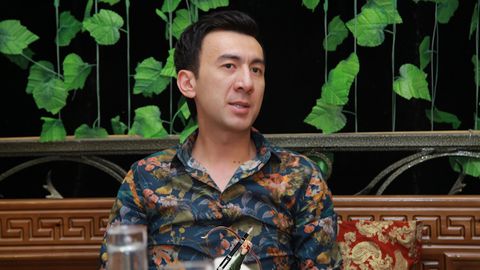 Хонанда Ботир Қодиров «Истиқлол» санъат саройида тамаки чеккани учун жаримага тортилди
