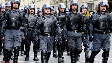Озарбайжон полициячиларига экстремистларга қарши қурол ишлатишга рухсат берилди 