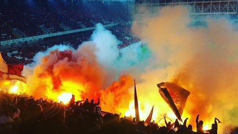 “Spartak” muxlislari futbol o‘yini chog‘ida Turkiya bayroqlarini yoqdi