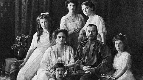 Романовлар императорлик уйи аъзоларининг жасади Рус православ черковига топширилди